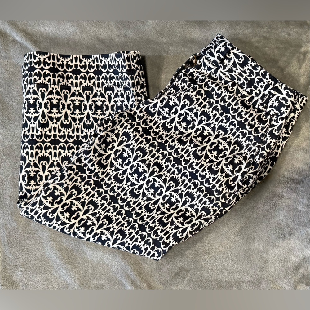 ~J. Crew Navy and White Favorite Fit Stretch Capri Pants